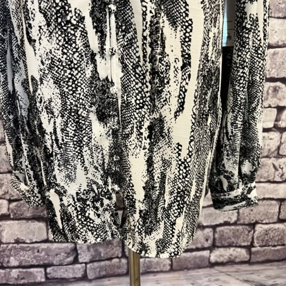Nine West NWT Long Sleeve Button Down Blouse Size M - Picture 3 of 9